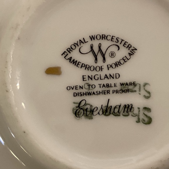 Set of 8 Royal Worcester shell shape serving dishes - Picture 4 of 9